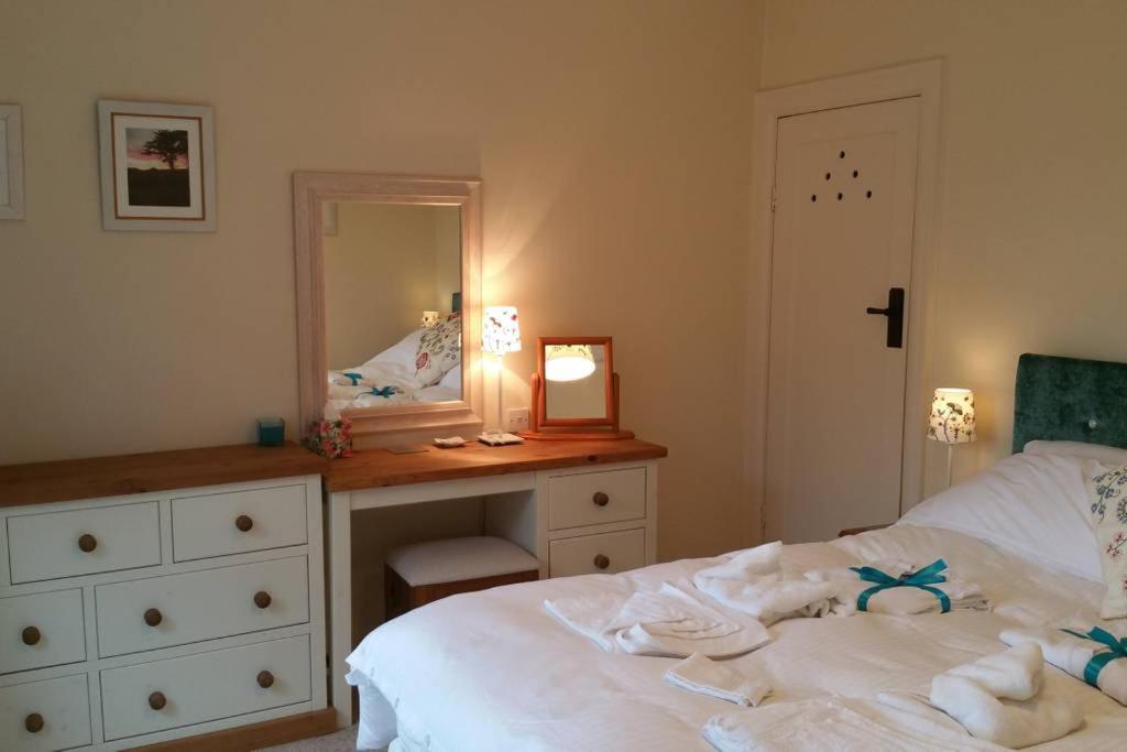 Horsna Parc Retreat Bed & Breakfast Saint Tudy ภายนอก รูปภาพ